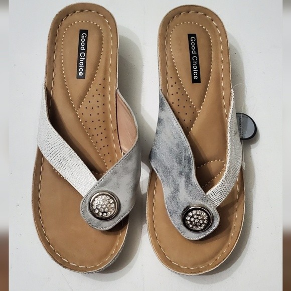 Good Choice Dafni Womens Silver Wedge Flip Flop Sandals Size 7.5